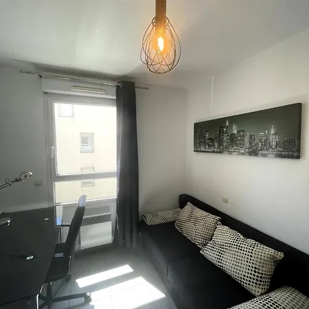 Perle Citadine Proche De La Gare דירה